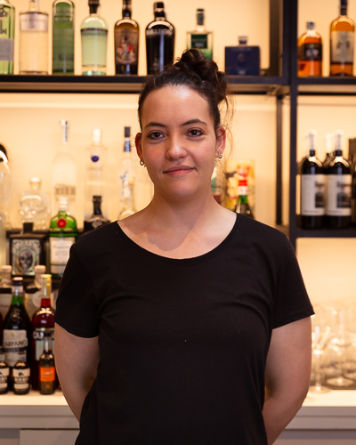 Foto a mezzo busto di Giada, titolare del bar